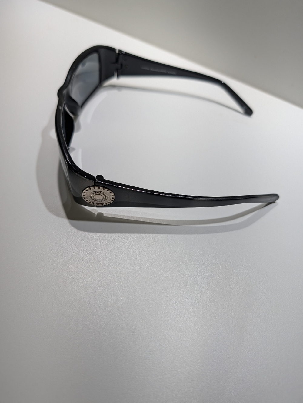 🔵 Sleek Black Rectangular Sunglasses - Dark Smoke Lenses - Picture 3 of 4